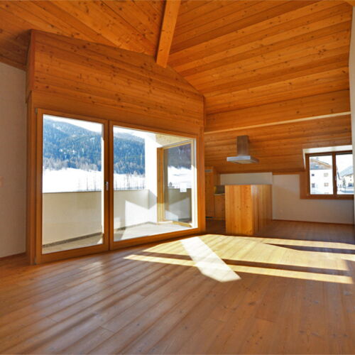 Einladende 4.5-Zimmer-Dachwohnung mit schöner Aussicht in S-chanf